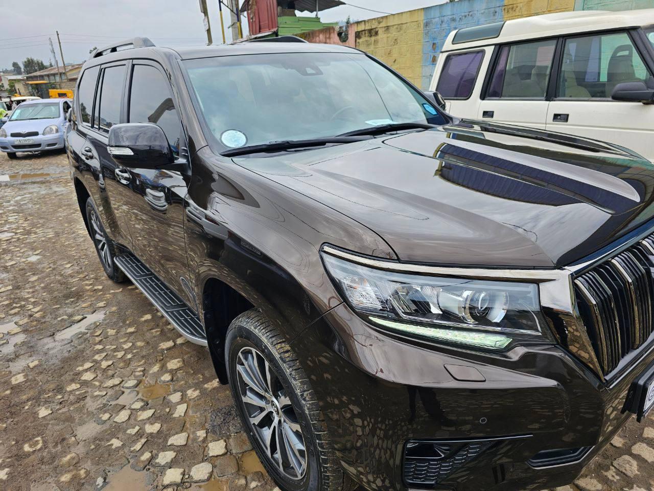 PRADO   (Black Edition)