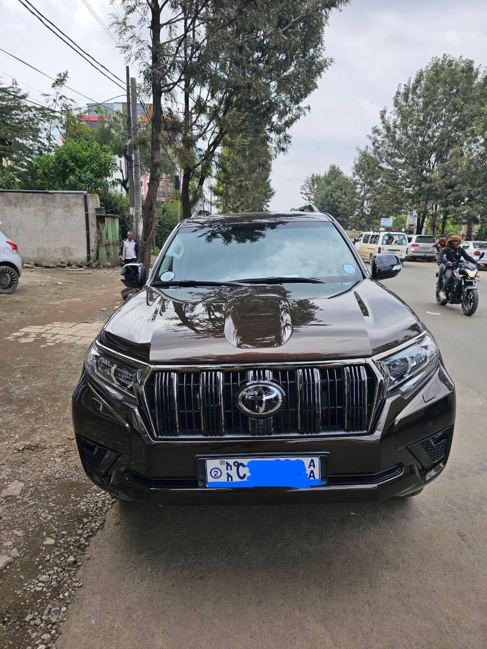 PRADO   (Black Edition)