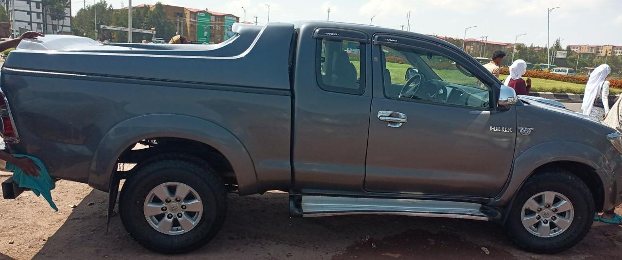 Toyota  Hilux