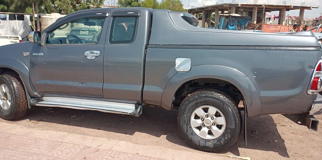 Toyota  Hilux